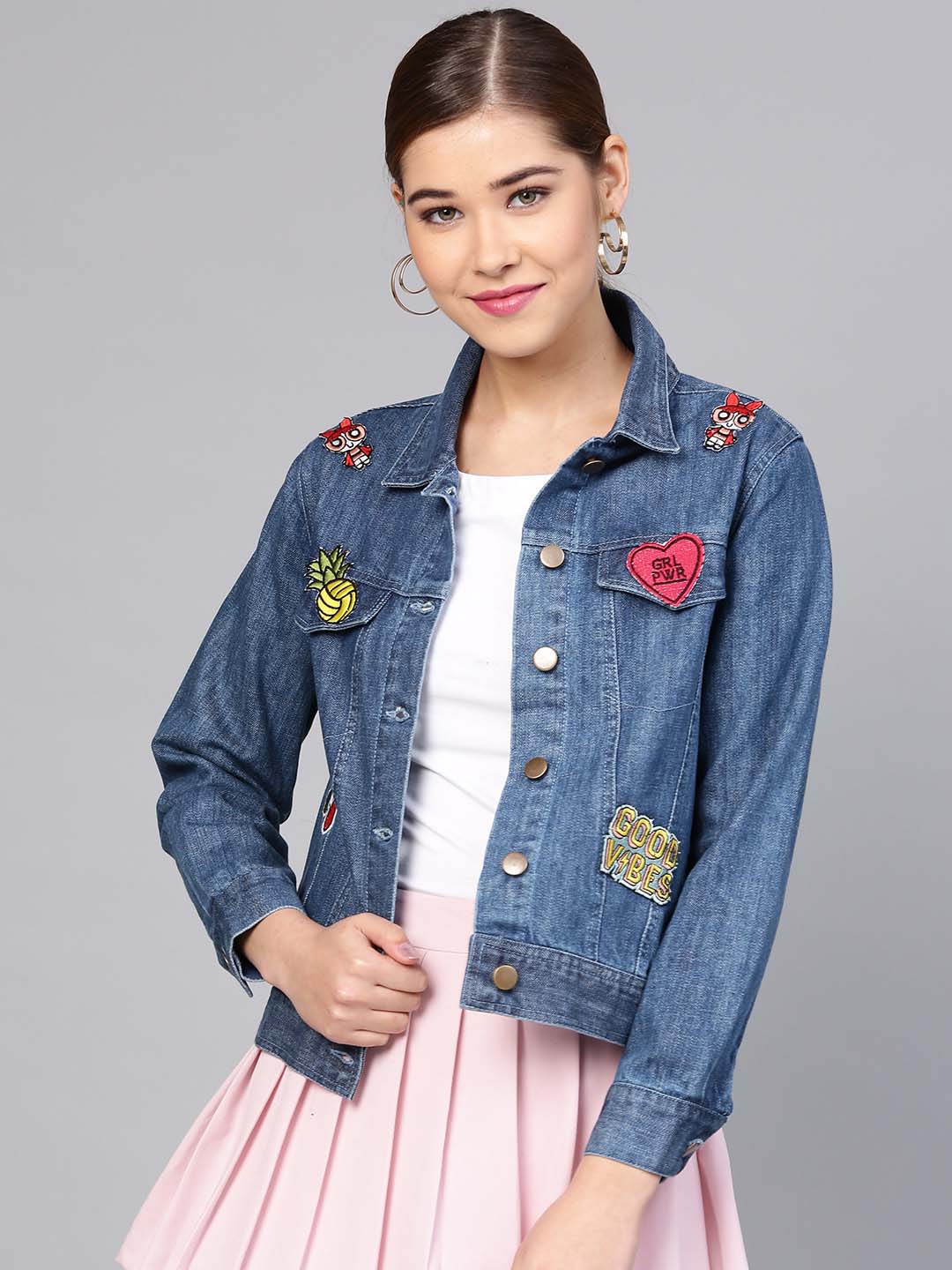 Fashion People Love This Basic Jacket—Here Are 9 Cool Ways to Style It Now  | Black denim jacket outfit, Denim jacket outfit, Oversized jacket outfit